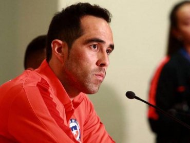 Claudio Bravo le dispara a Salah: "Sólo está cuando hay foto, el que corta el queque en la ANFP es Fazio"