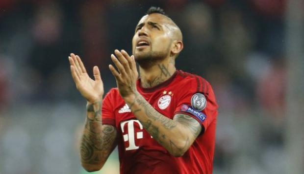 Arturo Vidal fue titular en derrota de Bayern Múnich que sigue líder con comodidad