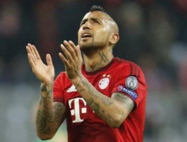 Arturo Vidal fue titular en derrota de Bayern Múnich que sigue líder con comodidad