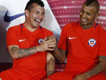 Con Vidal y Medel incorporados, la Roja tuvo su primera práctica en Estocolmo