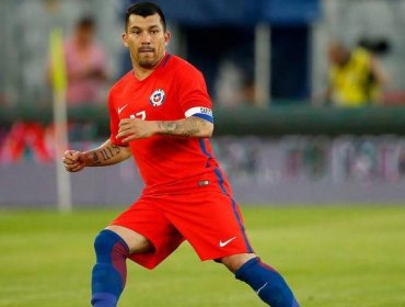 Gary Medel podría dejar la defensa y volver al mediocampo en la Roja de Rueda