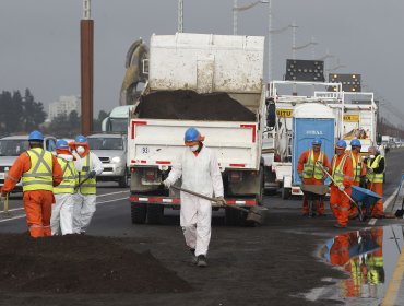 Concepción: Caos vial generó derrame de aceite de pescado en puente Llacolén