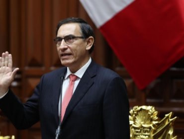 Vizcarra anuncia lucha frontal contra corrupción y pacto social al asumir presidencia de Perú