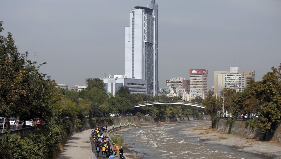 Mujer cae al Río Mapocho escapando de presunto acosador