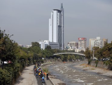 Mujer cae al Río Mapocho escapando de presunto acosador