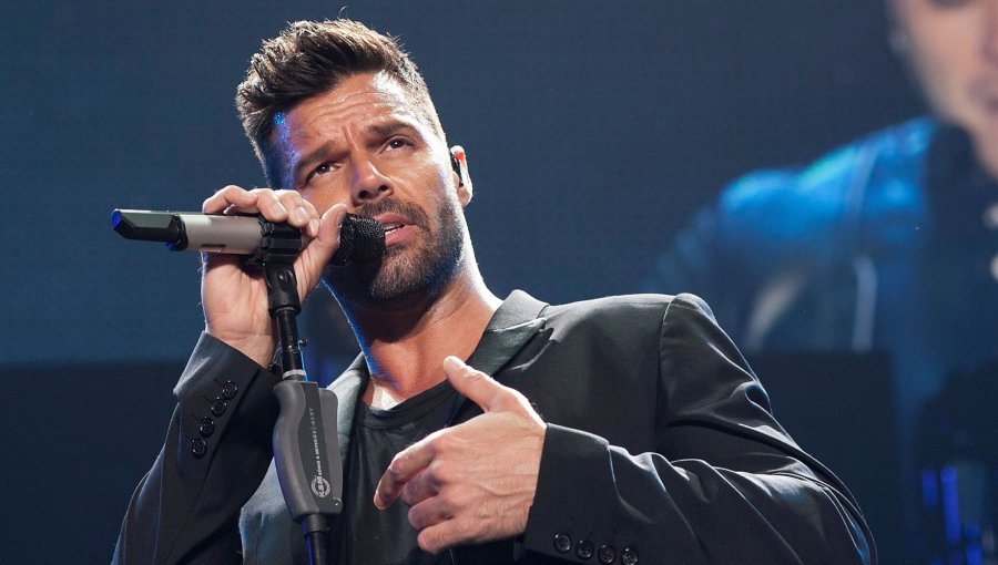 Ricky Martin sufre violenta caída en pleno show en Las Vegas y debió ser internado