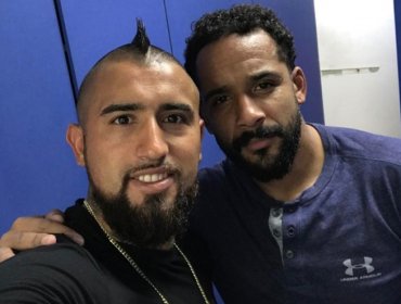 Vidal y Beausejour se unieron a los jugadores en sumar 100 partidos por la Roja