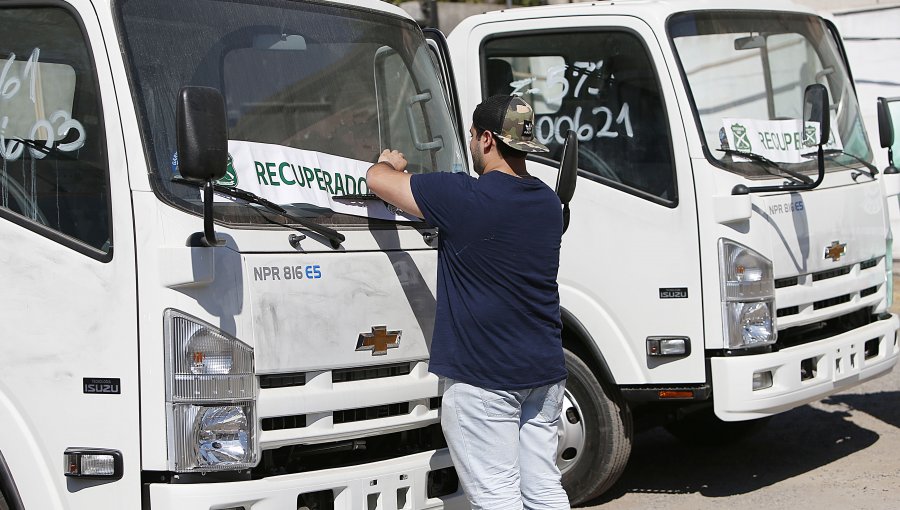 Carabineros recupera algunos de los 25 vehículos robados en Pudahuel