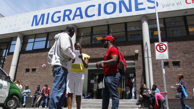 Ingreso de extranjeros sigue aumentando este 2018: Casi 800 venezolanos llegan a Chile por día