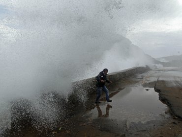 Tras muerte de mujer en Zapallar, Onemi mantiene alerta preventiva por marejadas