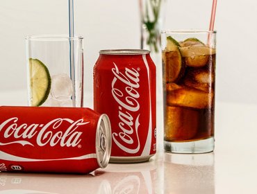 Hallan esta criatura en una botella sellada de Coca-Cola