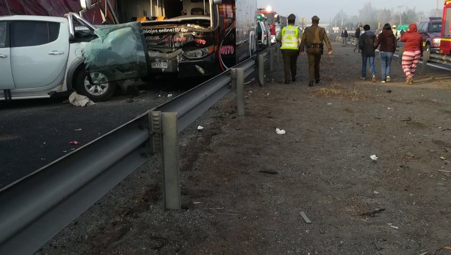 24 vehículos involucrados y un fallecido deja colisión múltiple en Ruta 5 Sur