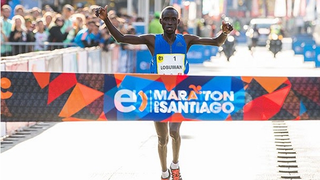 El keniata Luka Lobuwan es el bicampeón de la Maratón de Santiago