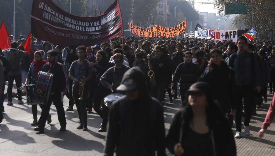 Confederación de estudiantes llama a paro y marcha para el 19 de abril