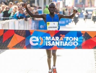 El keniata Luka Lobuwan es el bicampeón de la Maratón de Santiago