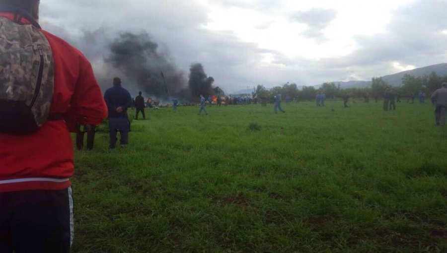 Al menos 247 muertos tras caer a tierra avión militar en Argelia