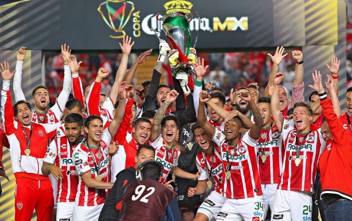 Necaxa se coronó campeón de la Copa MX con tres chilenos en cancha