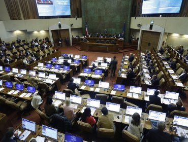 Diputados UDI y RN plantean disminuir el número de parlamentarios