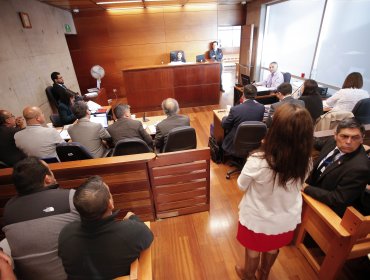 Formalizan a 10 carabineros por facilitación de prostitución de menores