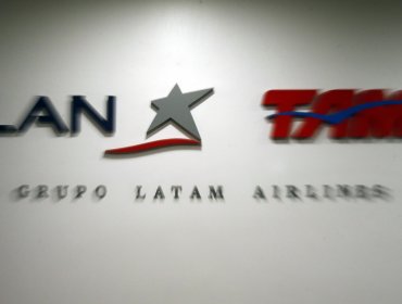 Vuelco: Trabajadores rechazan propuesta de Latam y mantendrán la paralización