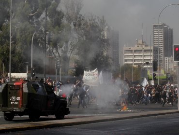 Alumno de Universidad Arcis es atropellado por carro policial en marcha estudiantil