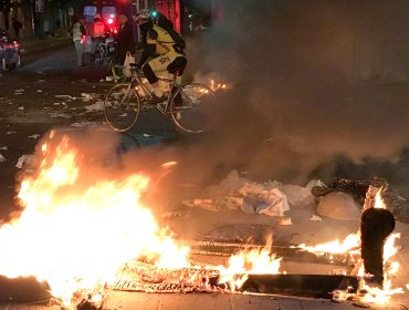 Barricadas en Santiago: Recolectores de basura estarían aprovechando marcha de estudiantes