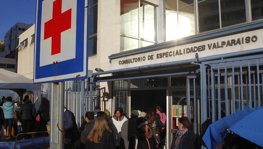 Más de 1.400 médicos abandonan el sistema público anualmente