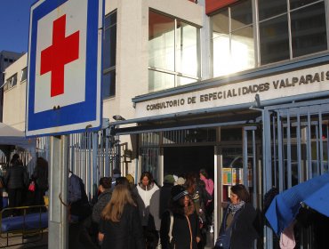 Más de 1.400 médicos abandonan el sistema público anualmente