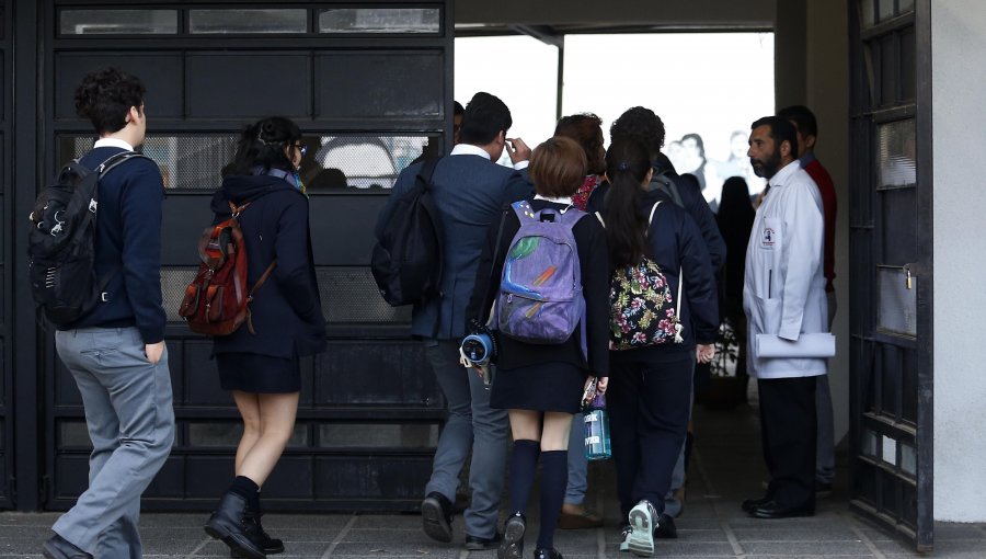 Educación: Desde ahora Colegios deberán entregar notas a los apoderados o arriesgarán multas