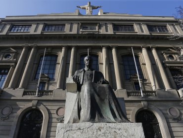 Profesor de teología presenta acción judicial contra la Universidad Católica: Acusa ser discriminado