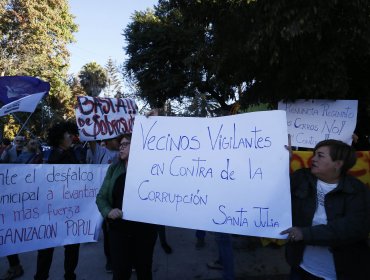 Con centenas de manifestantes y disturbios Virginia Reginato da su cuenta pública en Viña del Mar