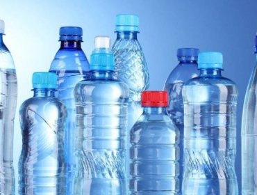 ¿Qué tan limpia es el agua embotellada? Estudio revela una alarmante realidad