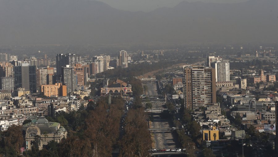 Vuelve la restricción vehicular a Santiago: Además restricciones para el uso de la leña