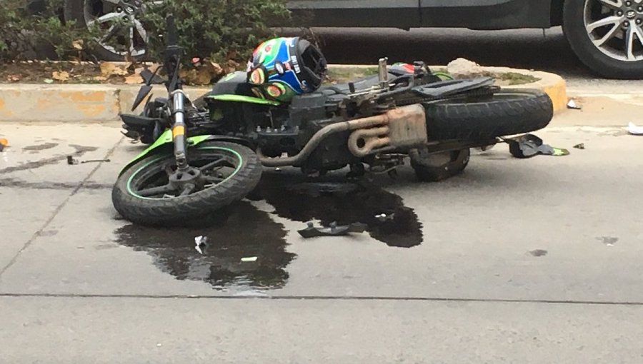 Accidente en calle 1 norte en Viña del Mar deja a motociclista en riesgo vital