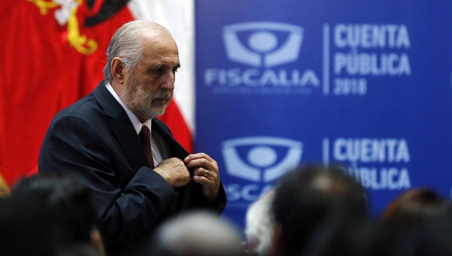 Funcionarios de fiscalías desmienten a Abbott y afirman que hay conflictos