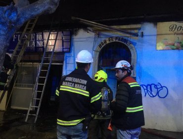 Incendio en pleno centro de Quilpué afectó a tres locales comerciales