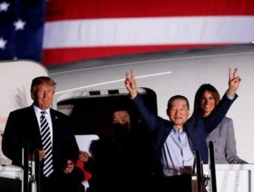 Un animado Trump recibe a estadounidenses liberados por Corea del Norte