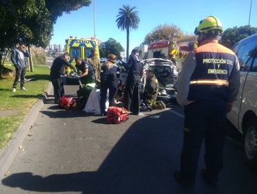 Un muerto y 12 lesionados tras colisión de microbús en Reloj de Flores de Viña del Mar