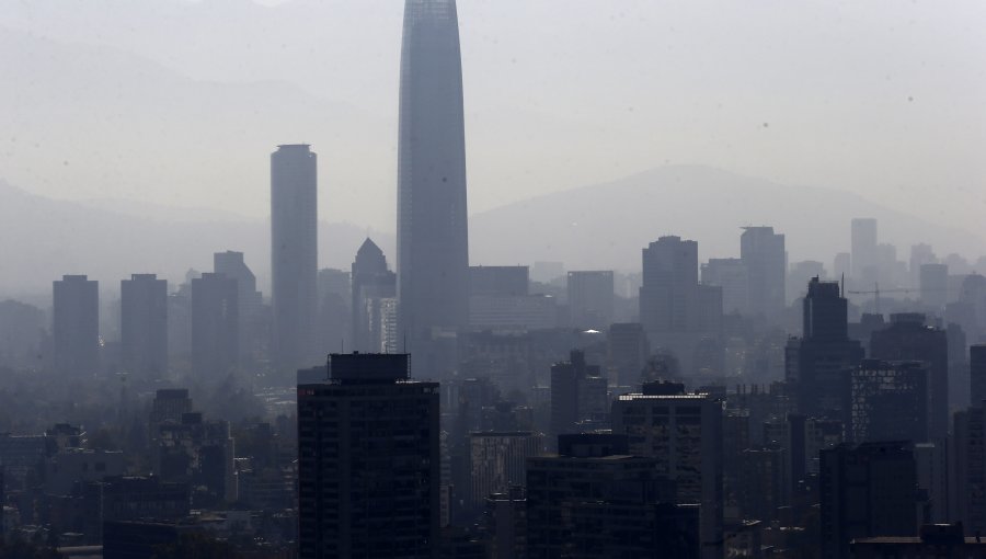 Primera Alerta Ambiental del año en Santiago se vive sin restricción vehicular