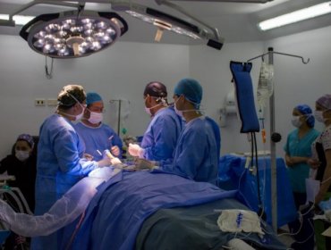 Fiscalización mostró que servicios de salud suspenden hasta el 17% de cirugías