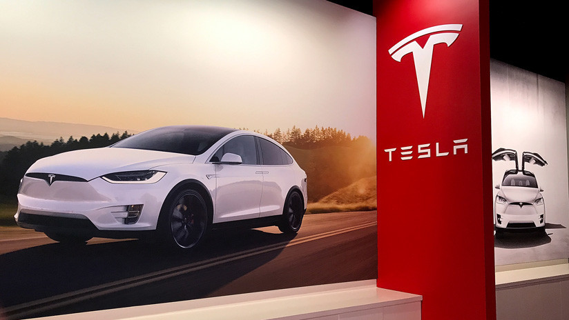 El Model X de Tesla registra un nuevo récord al remolcar un Boeing de más de 130 toneladas