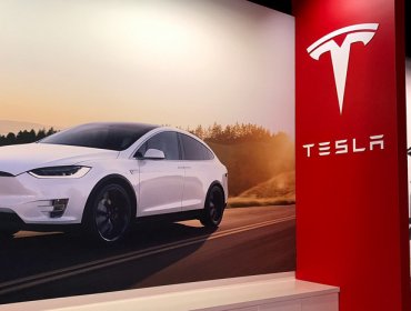 El Model X de Tesla registra un nuevo récord al remolcar un Boeing de más de 130 toneladas