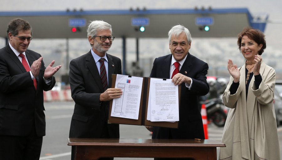 Piñera lanza sistema telepeajes en rutas interurbanas para disminuir congestión