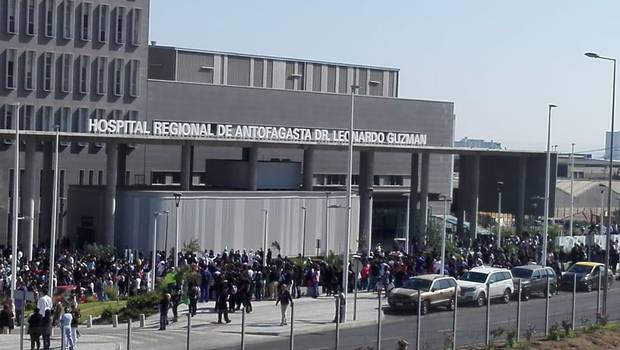 Masiva evacuación del Hospital de Antofagasta por posible emanación de gas