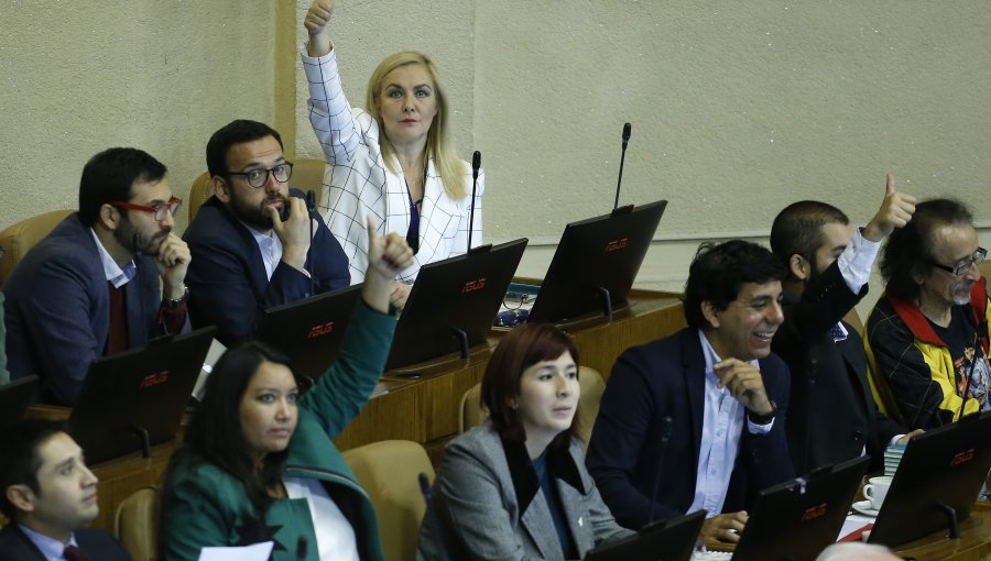 Frente Amplio insistirá en acusación constitucional a Ministro de Salud pese a falta de apoyo