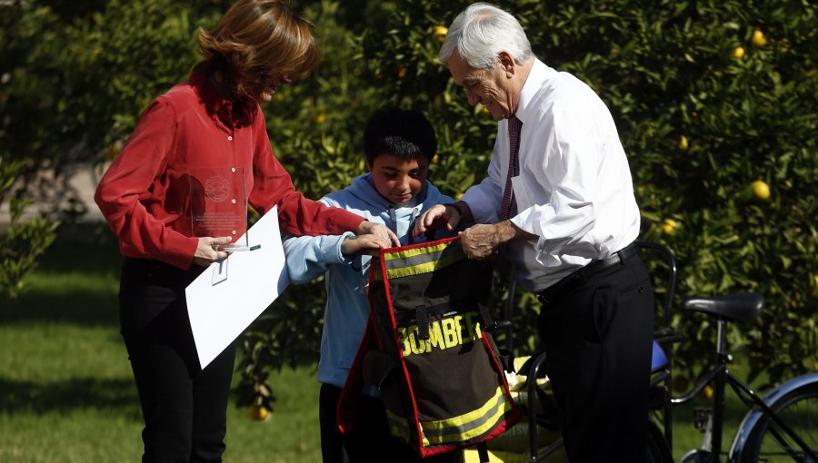 Piñera celebra Día Internacional del Reciclaje premiando al “Niño Planeta”