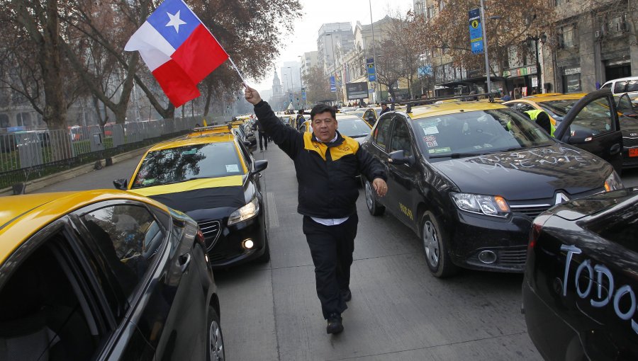 Taxistas anuncian movilizaciones en caso que Gobierno no acceda a demandas