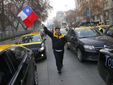 Taxistas anuncian movilizaciones en caso que Gobierno no acceda a demandas