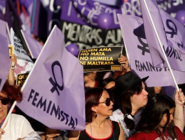 Encuesta Cadem: 71% apoya demandas feministas, pero sólo el 31% respalda las tomas