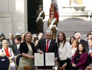 Piñera lanza agenda de equidad de género y se disculpa por conductas machistas